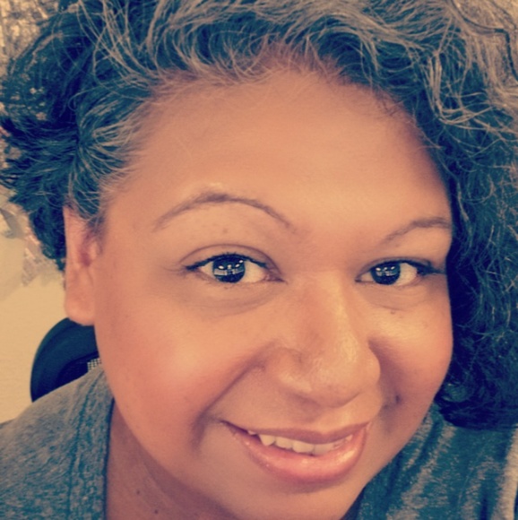 Meet your Posher, Lisa - Picture 1 of 1